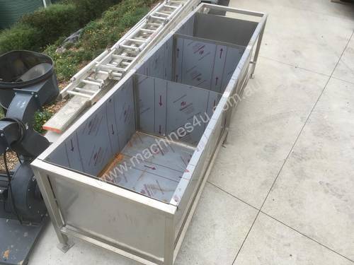 STAINLESS STEEL TROUGH (LARGE)