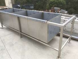 STAINLESS STEEL TROUGH (LARGE) - picture2' - Click to enlarge