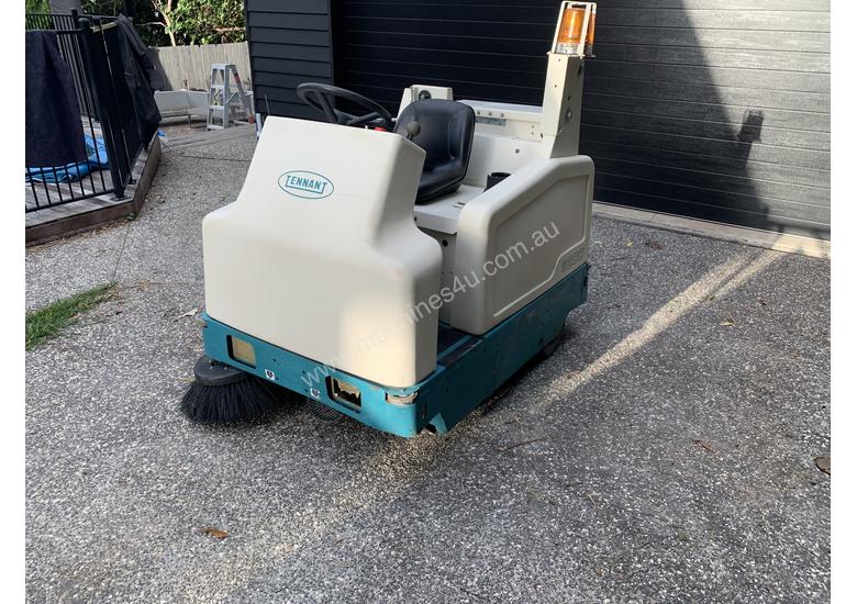 Used Tennant 6200 Sweeper Tennant 6200 Ride On Sweeper in , Listed on