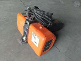 Hitachi 1T Electric Chain Block - picture2' - Click to enlarge