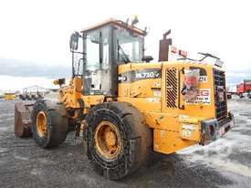 HYUNDAI HL730-7 Wheel Loader - picture2' - Click to enlarge