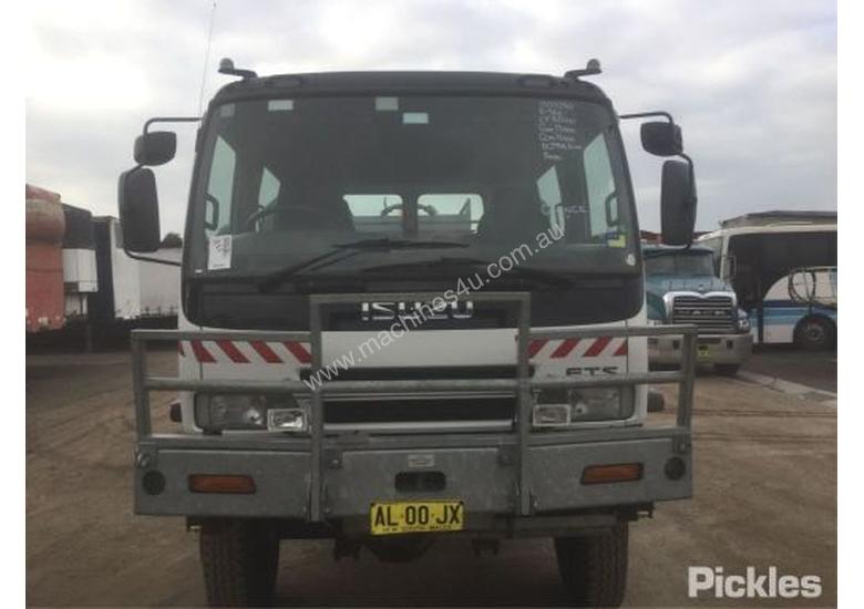 caption 2001 Isuzu FTS