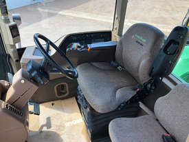 John Deere 9520 FWA/4WD Tractor - picture2' - Click to enlarge