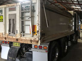 HINO 700 BOGIE TIPPER - picture2' - Click to enlarge