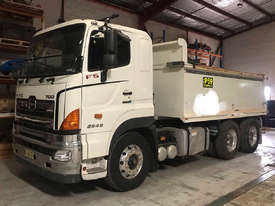 HINO 700 BOGIE TIPPER - picture0' - Click to enlarge