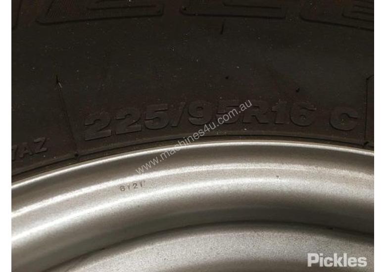 caption 5 x Tyres On Steel Rims