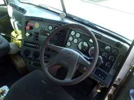 2007 Freightliner Columbia - picture2' - Click to enlarge
