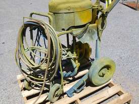 Graco Conventional Air Operated Industrial Spray Unit and Trolley Mounted Air Line and Filter - picture0' - Click to enlarge