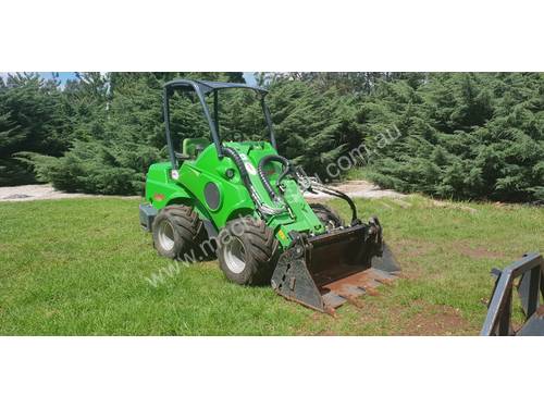 Used Avant 528 Articulated Loader with Attachments