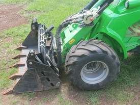 Used Avant 528 Articulated Loader with Attachments - picture1' - Click to enlarge