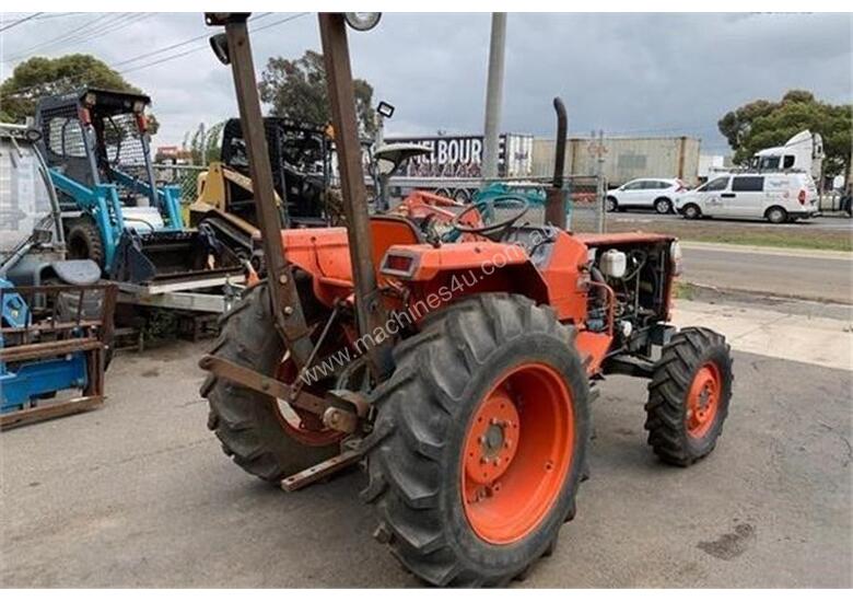 caption KUBOTA L2850 late model