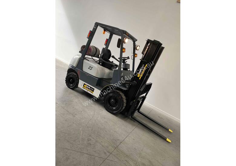 caption Cheap forklift hire Melbourne 2.5 tonne