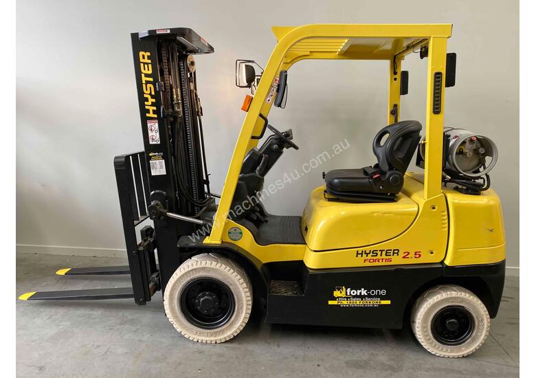 caption Cheap forklift hire Melbourne 2.5 tonne