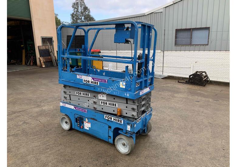 caption Genie GS1932 Electric Scissor Lift – Ideal for Indoor Construction & Maintenance Work! - Hire