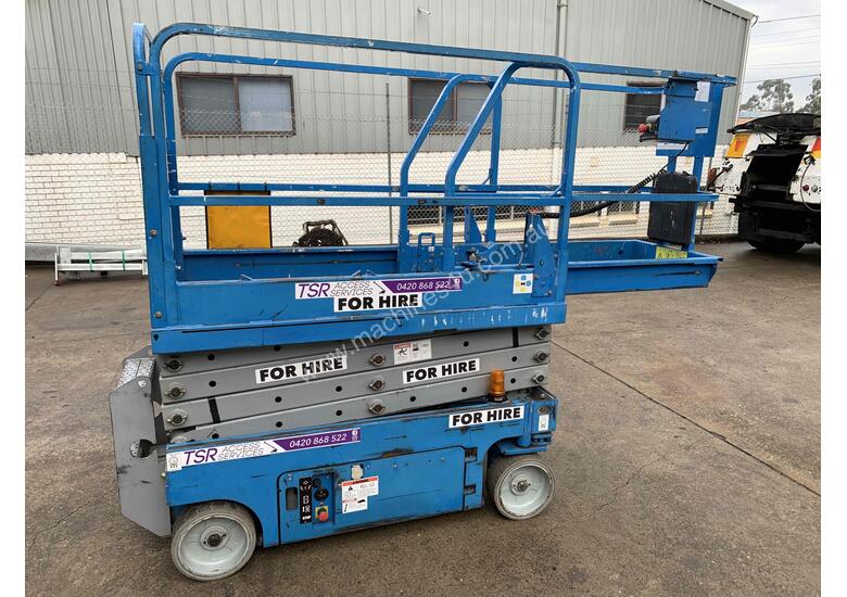 caption Genie GS1932 Electric Scissor Lift – Ideal for Indoor Construction & Maintenance Work! - Hire