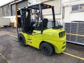 Like-New Refurbished 3.0t LPG Container CLARK Forklift - Hire - picture0' - Click to enlarge