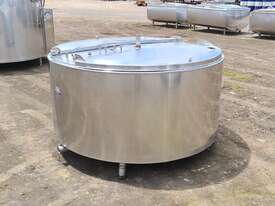 1,100lt STAINLESS STEEL TANK, MILK VAT - picture2' - Click to enlarge
