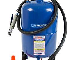 TRADEQUIP 3008 37LITRE MOBILE BLASTING KIT (SAND B - picture0' - Click to enlarge