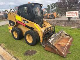 Skid Steer CAT246C 4341 hours - picture0' - Click to enlarge