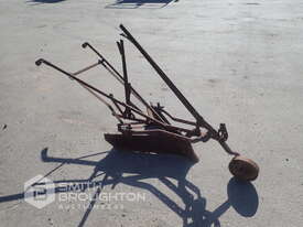 VINTAGE HORSE DRAWN SINGLE PLOUGH - picture0' - Click to enlarge