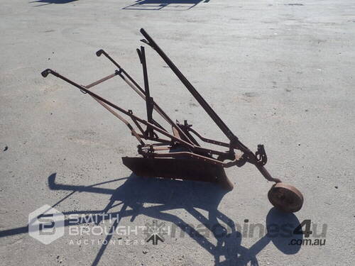 VINTAGE HORSE DRAWN SINGLE PLOUGH