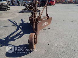 VINTAGE HORSE DRAWN SINGLE PLOUGH - picture2' - Click to enlarge