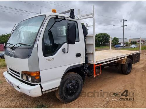 NPR300 Isuzu Truck