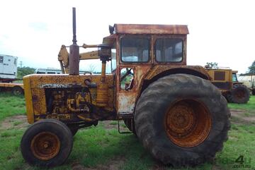 Chamberlain 2wd cab tractor