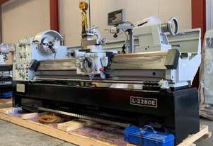 Centre Lathe, 560x2000 Turning Capacity, 104mm Bore