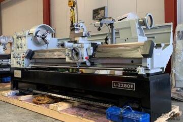 Centre Lathe, 560x2000 Turning Capacity, 104mm Bore