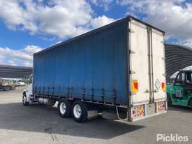 1995 Freightliner FL80 - picture2' - Click to enlarge