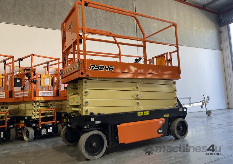 JLG R3246 - 32ft Electric Scissor Lift image 2