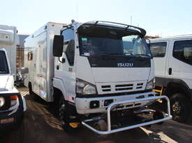 2006 ISUZU N5NP AMBULANCE TRUCK - picture0' - Click to enlarge