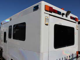 2006 ISUZU N5NP AMBULANCE TRUCK - picture2' - Click to enlarge