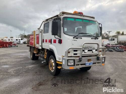 2010 Isuzu FSS 4x4 Firetruck