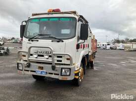 2010 Isuzu FSS 4x4 Firetruck - picture0' - Click to enlarge