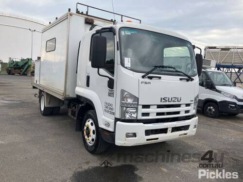 2011 Isuzu FSR 700 Crane Truck (Service Body)