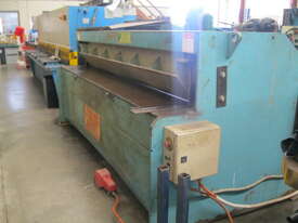 Pacific Aust Made 2450mm x 3mm Hydraulic Guillotine - picture0' - Click to enlarge