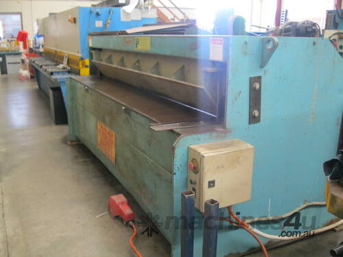 Pacific Aust Made 2450mm x 3mm Hydraulic Guillotine