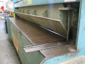 Pacific Aust Made 2450mm x 3mm Hydraulic Guillotine - picture0' - Click to enlarge