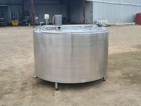 2200lt STAINLESS STEEL TANK, MILK VAT - picture1' - Click to enlarge