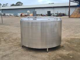 2200lt STAINLESS STEEL TANK, MILK VAT - picture2' - Click to enlarge