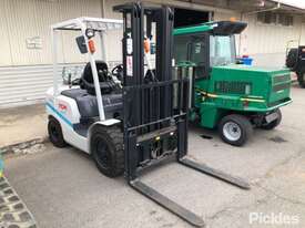 TCM FG30T3C 3 Stage Forklift Truck - picture0' - Click to enlarge