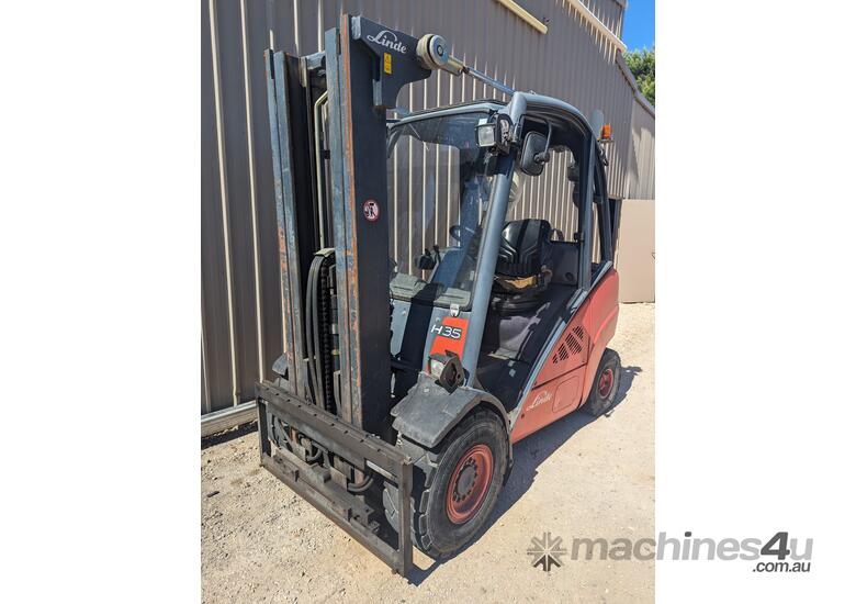 caption 2008 LINDE LPG 3.5t Forklift with only *3000 hours*