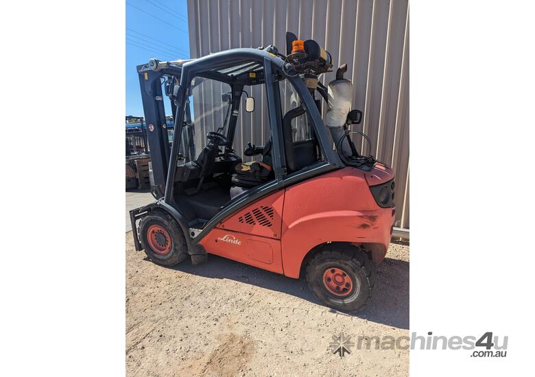 caption 2008 LINDE LPG 3.5t Forklift with only *3000 hours*