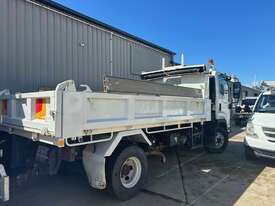 Tipper Truck 7 Tonne - Hire - picture1' - Click to enlarge