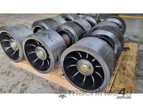 Mid-Roller AGCO MT800/MT700 wide - Rubber