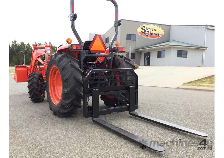 caption FINER HYDRAULICS - 2500kg Tractor Pallet Forks - 3PL