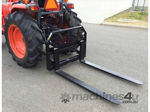 caption FINER HYDRAULICS - 2500kg Tractor Pallet Forks - 3PL