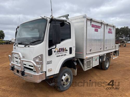 2010 Isuzu NPS   4x4 Service Truck